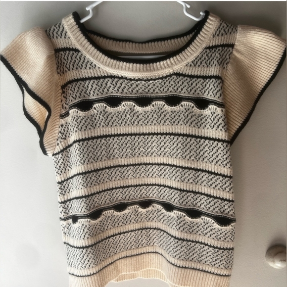 Andree by unit The Indie Black and Cream ruffle blouse - Picture 4 of 7